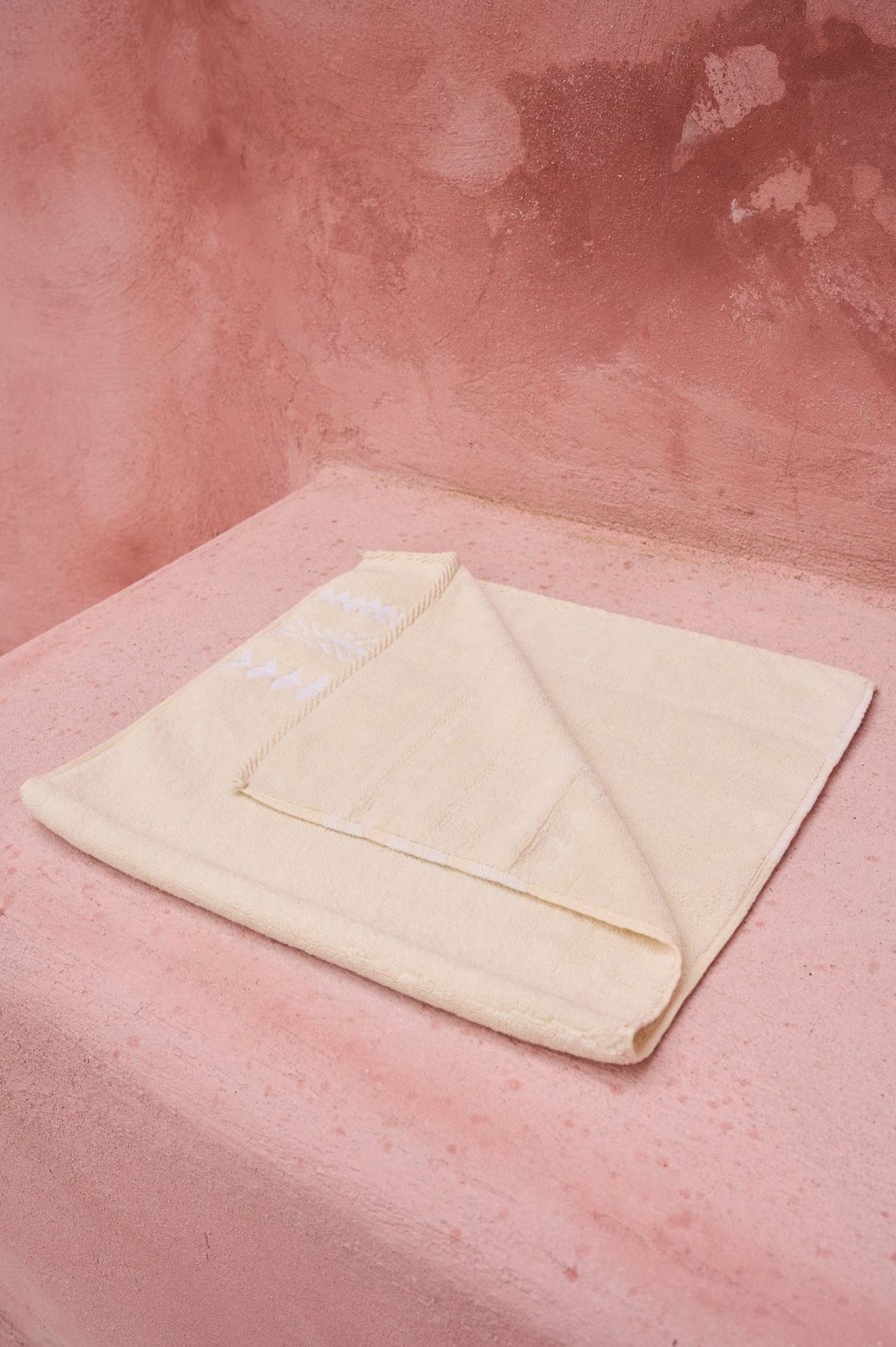 Devotion TWINS Bath Towel Small-Ecru/Offwhite | Handtucher